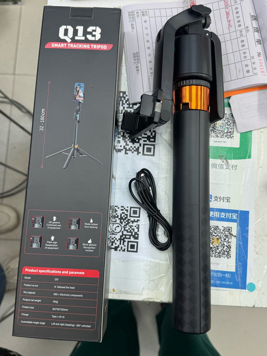 Smart tracking tripod q13